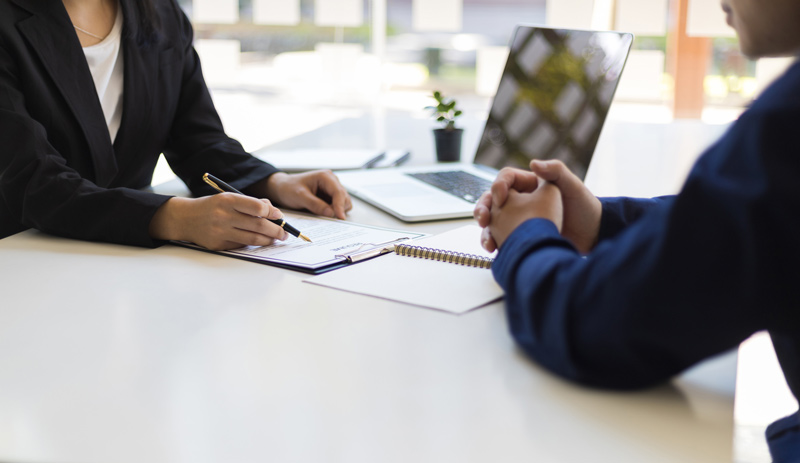 Las habilidades de comunicación son especialmente importantes en el sector de la consultoría. Las habilidades de comunicación son especialmente importantes en el sector de la consultoría.