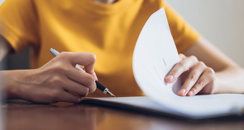Cómo redactar una carta de renuncia voluntaria asertiva